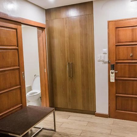 La Fiesta Hotel Илоило Экстерьер фото