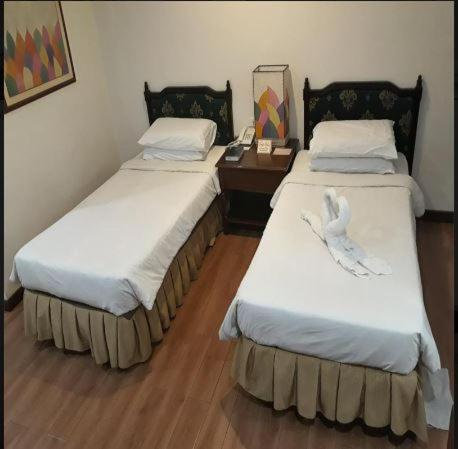 La Fiesta Hotel Илоило Экстерьер фото