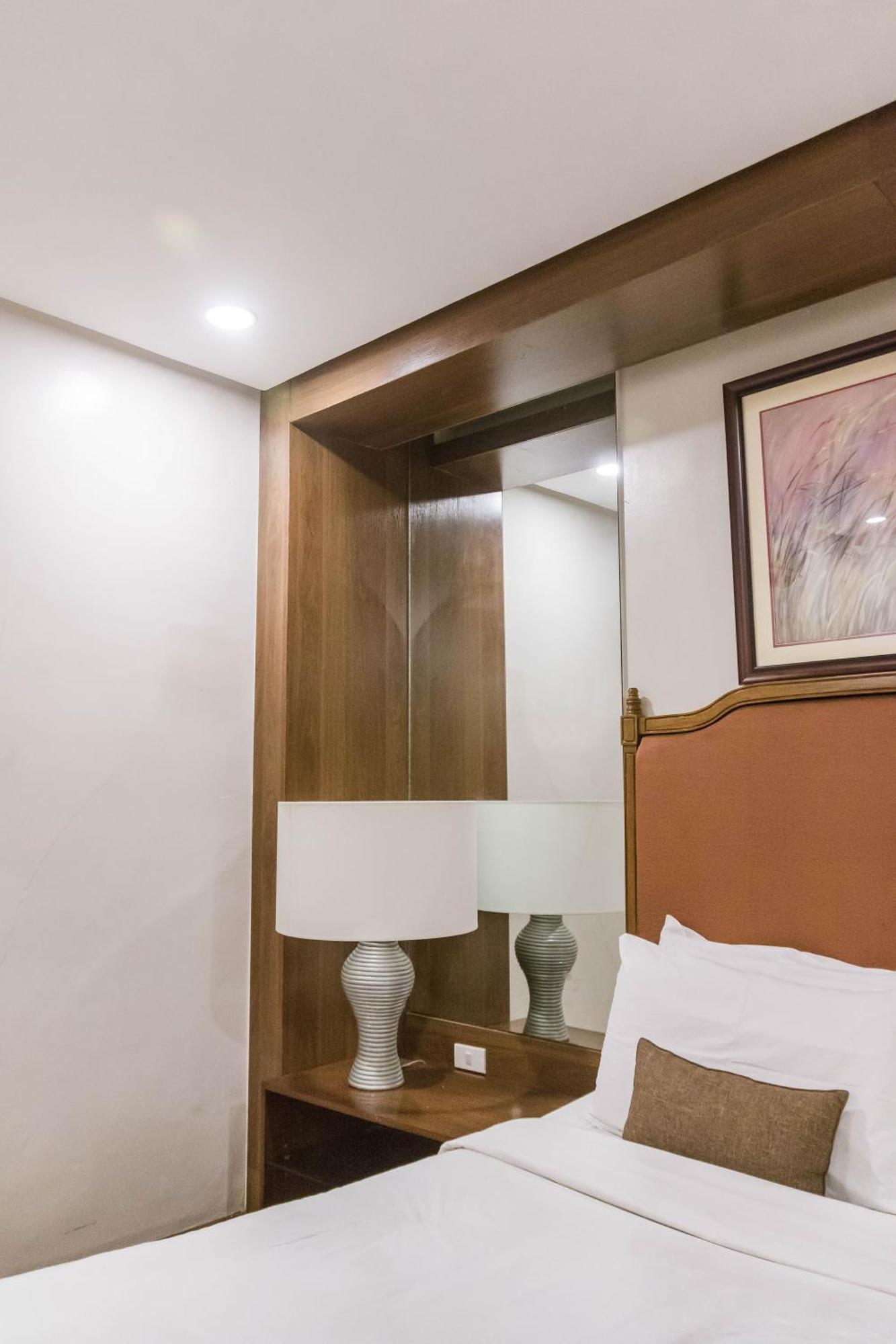 La Fiesta Hotel Илоило Экстерьер фото
