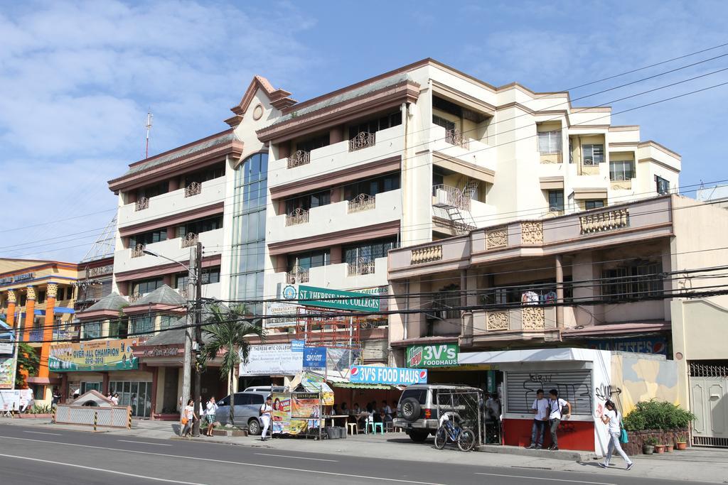 La Fiesta Hotel Илоило Экстерьер фото