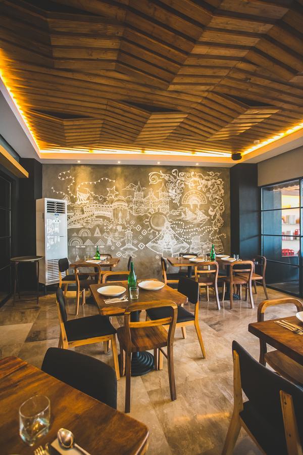 La Fiesta Hotel Илоило Экстерьер фото