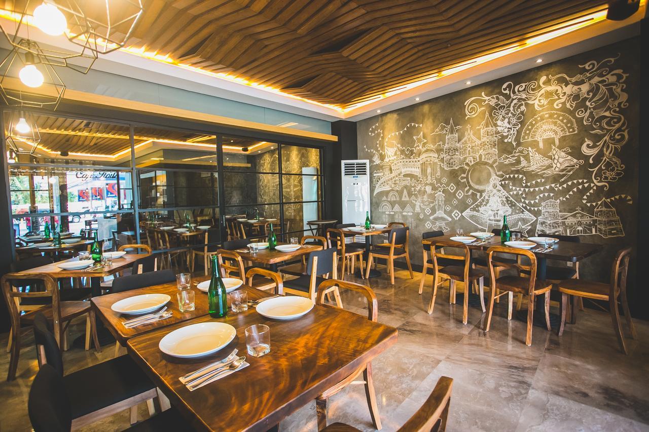 La Fiesta Hotel Илоило Экстерьер фото