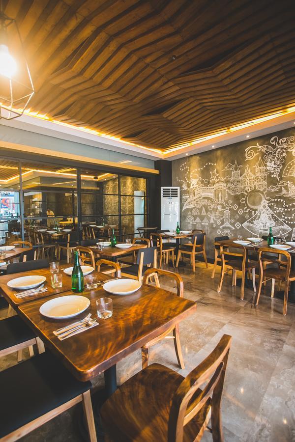 La Fiesta Hotel Илоило Экстерьер фото