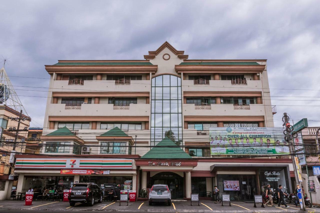 La Fiesta Hotel Илоило Экстерьер фото