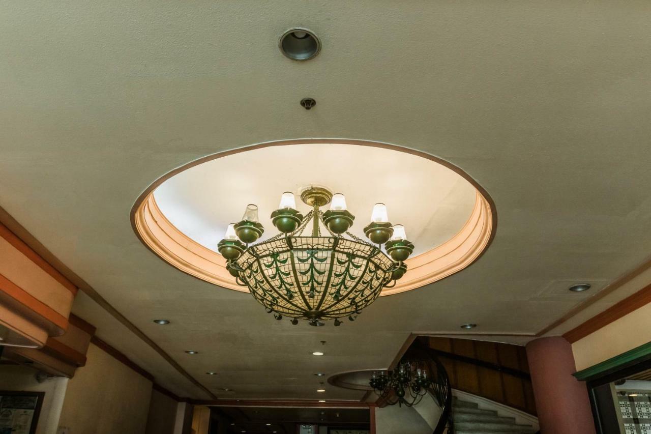 La Fiesta Hotel Илоило Экстерьер фото